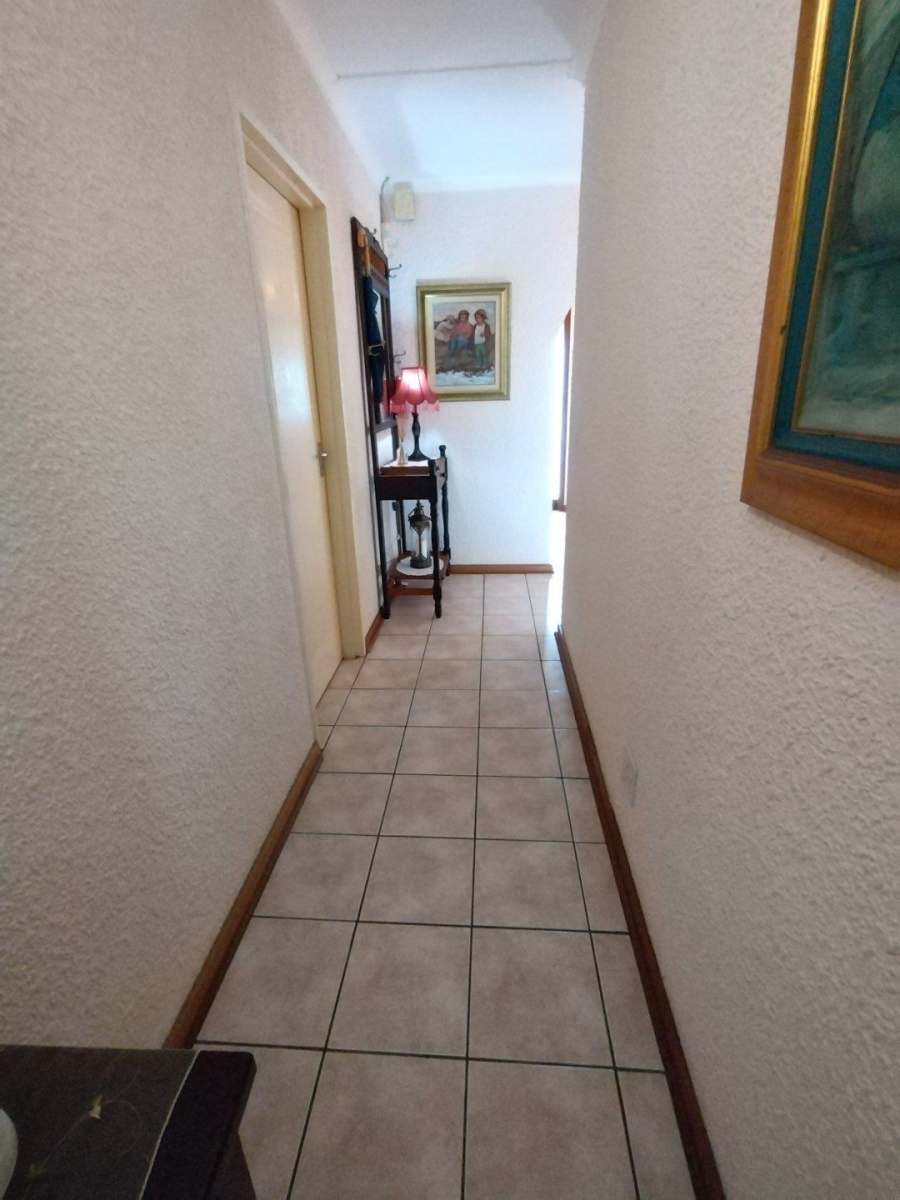 5 Bedroom Property for Sale in Wavecrest Eastern Cape